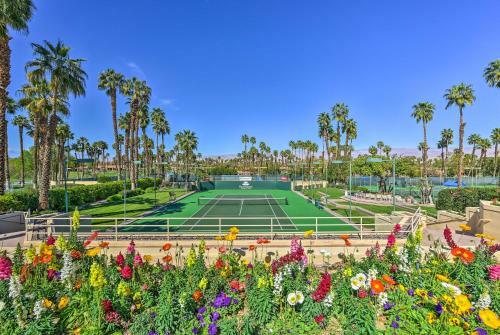 Private Palm Desert Townhome With Pool On Golf Course