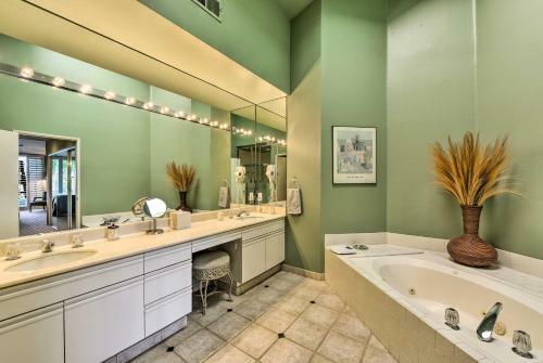 Private Palm Desert Townhome With Pool On Golf Course