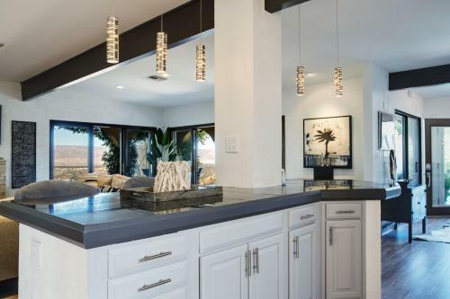 New Listing! Valley-view ?cliff House? W/pool, Spa Home