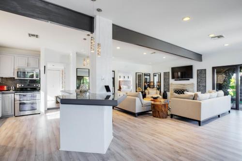 New Listing! Valley-view ?cliff House? W/pool, Spa Home