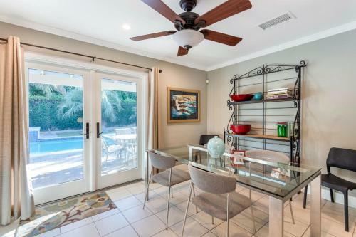 Vintage Paseo Getaway By Oranj Palm