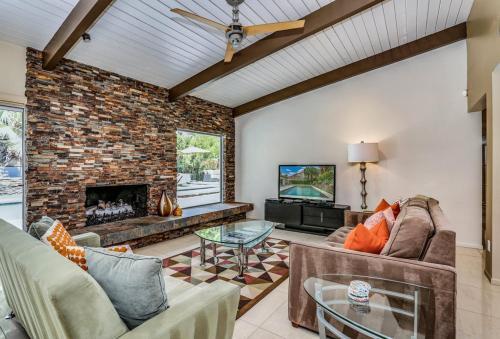 Palm Springs Luxury Retreat