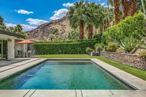 Palm Springs Luxury Retreat