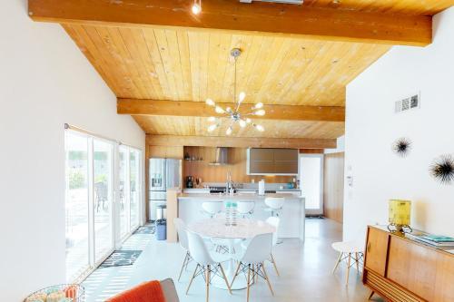 Modern Alexander Pool Home
