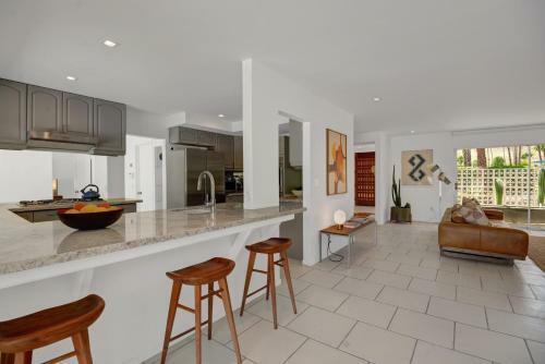 Canyon Oasis - Private Pool Home By Oranj Palm