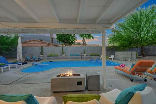 Rubys Retreat By Oranj Palm