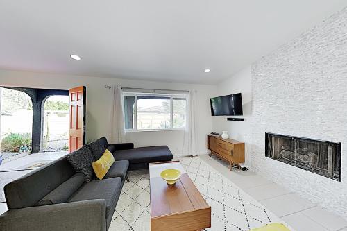Gated Mountain-view Haven With Pool, Hot Tub And Firepit Home