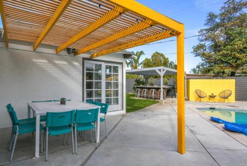 Palm Springs Pool Bungalow