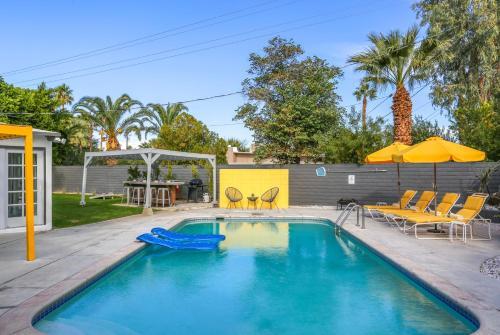 Palm Springs Pool Bungalow