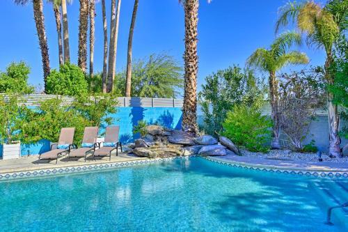 Luxe Palm Springs Oasis With Backyard Lounge