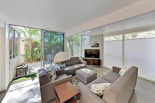 New Listing! Well-designed Villa With Patios & Pool Villa
