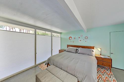New Listing! Well-designed Villa With Patios & Pool Villa