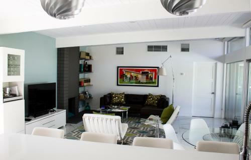 Ultra-luxury Mid-century Alexander, 3 Bed/ 3 Bath