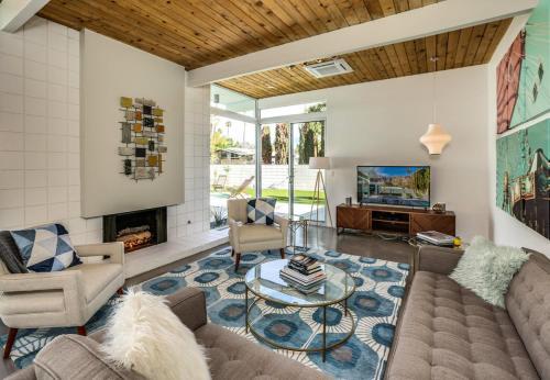 Palm Springs Regal Contemporary