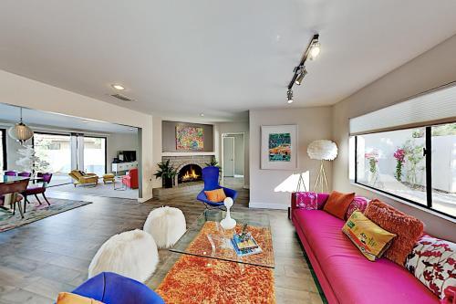 Mid-century Modern Retreat - Private Pool Oasis Home