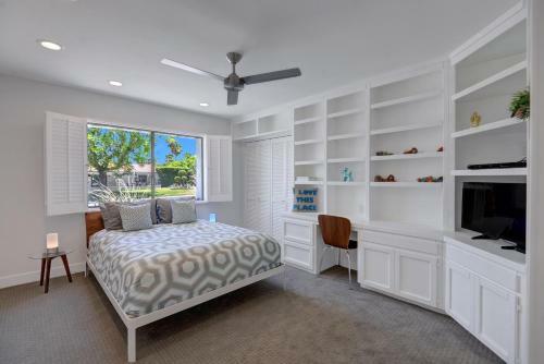 Twin Palms Tranquility By Oranj Palm
