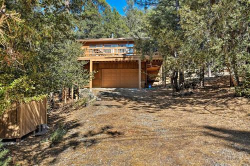 Pine Mountain Club Cottage With Wraparound Deck!