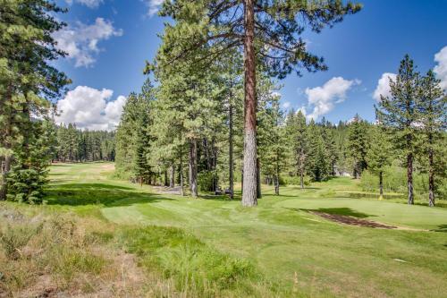 Sleek Hill Haven With Martis Valley Views