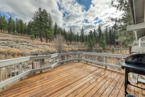 Sleek Hill Haven With Martis Valley Views