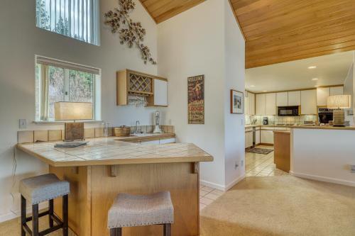 Sleek Hill Haven With Martis Valley Views