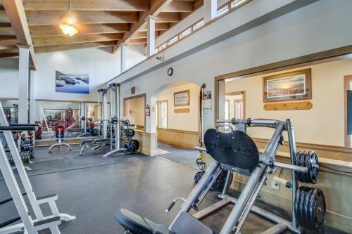 Sleek Hill Haven With Martis Valley Views