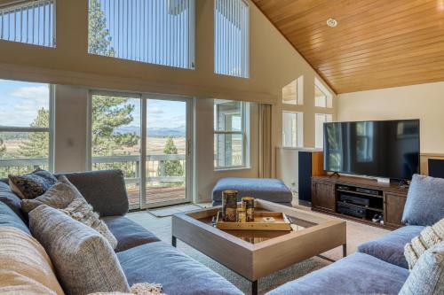 Sleek Hill Haven With Martis Valley Views