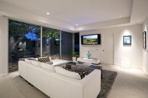 Modern Luxury At Tamarisk