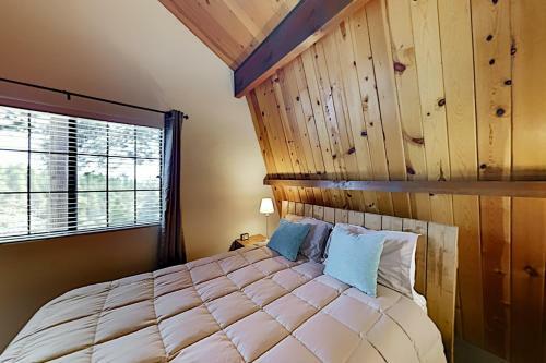 Running Springs Cabin - Ac, Smart Tvs & Fireplace Home