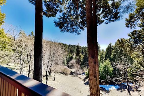 Running Springs Cabin - Ac, Smart Tvs & Fireplace Home