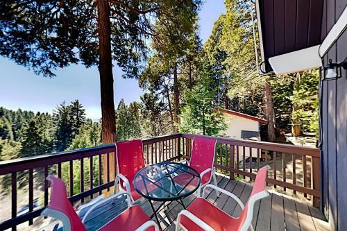 Running Springs Cabin - Ac, Smart Tvs & Fireplace Home
