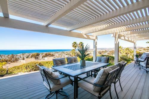 Panoramic Ocean Views - 15-minute Walk To Beach Condo