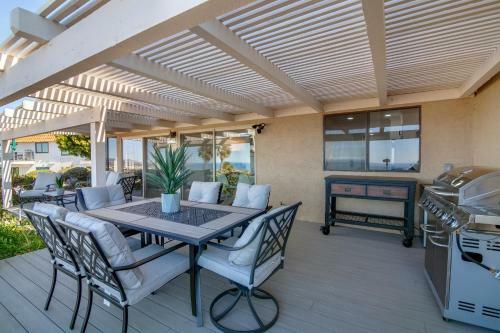 Panoramic Ocean Views - 15-minute Walk To Beach Condo
