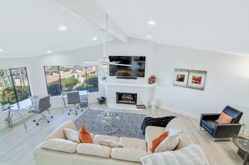 Panoramic Ocean Views - 15-minute Walk To Beach Condo