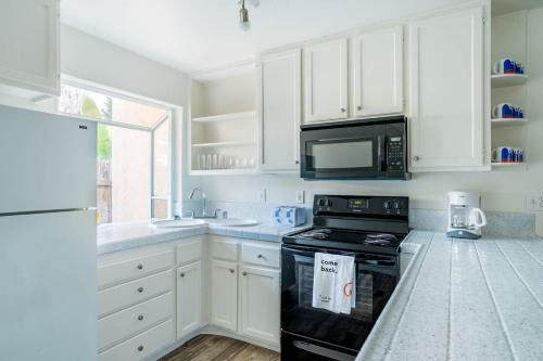 Wanderjaunt - Pacific Beach Townhomes