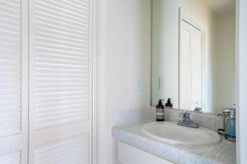 Wanderjaunt - Pacific Beach Townhomes