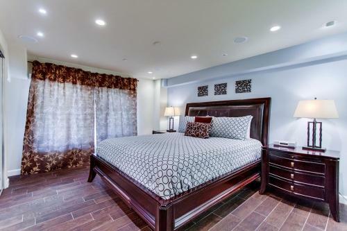 Ocean Front, 2 Private View Decks In Heart Of Mb