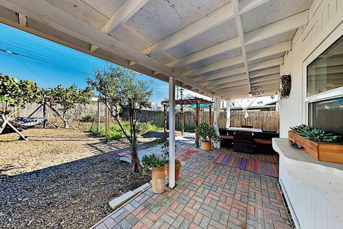 Contemporary Bungalow With Game Room & Fruit Trees Home