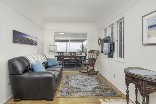 New Listing! Updated Victorian With Downtown Views Home