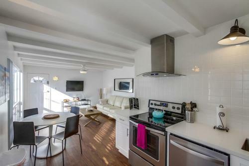 1 House To Beach, Top Level Unit, Dog Ok