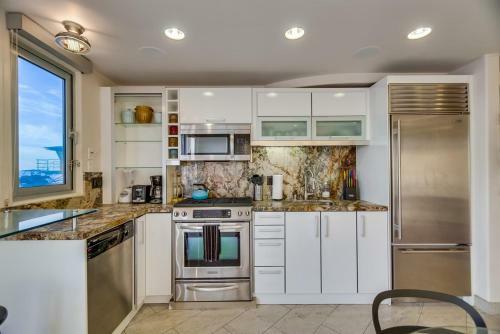 2 Levels, Ocean Front, Ac, Exclusive View Balcony