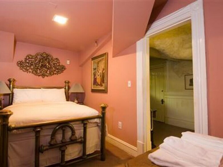 Chateau Tivoli Bed And Breakfast