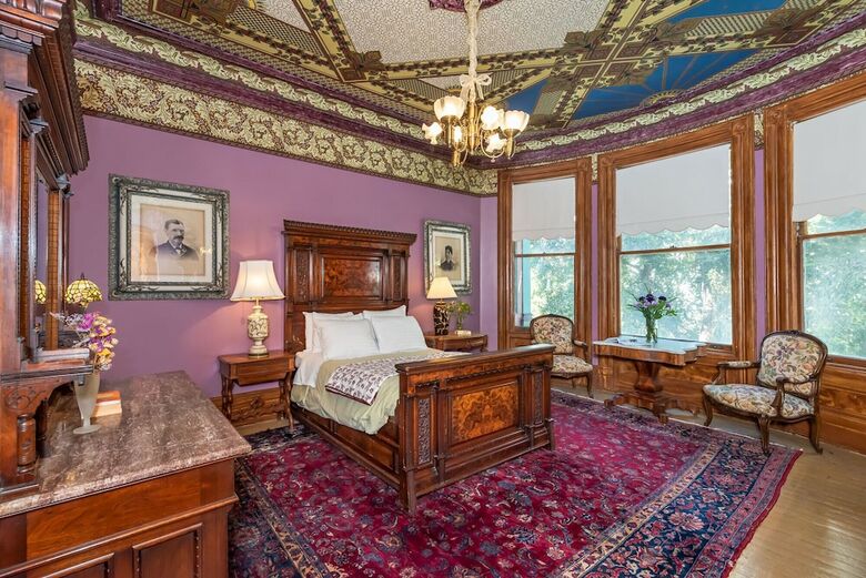 Chateau Tivoli Bed And Breakfast
