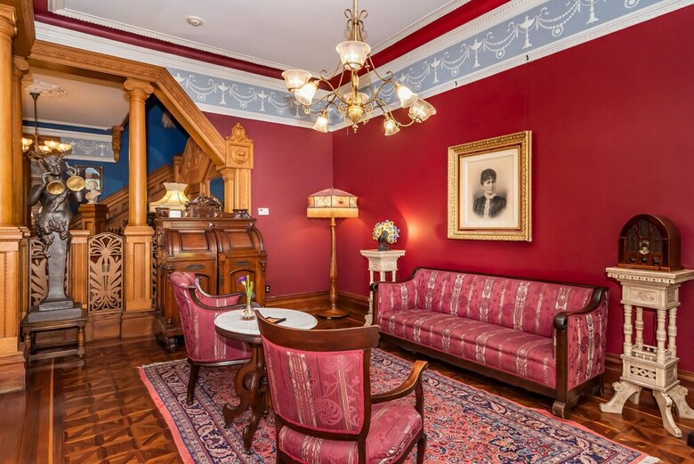 Chateau Tivoli Bed And Breakfast