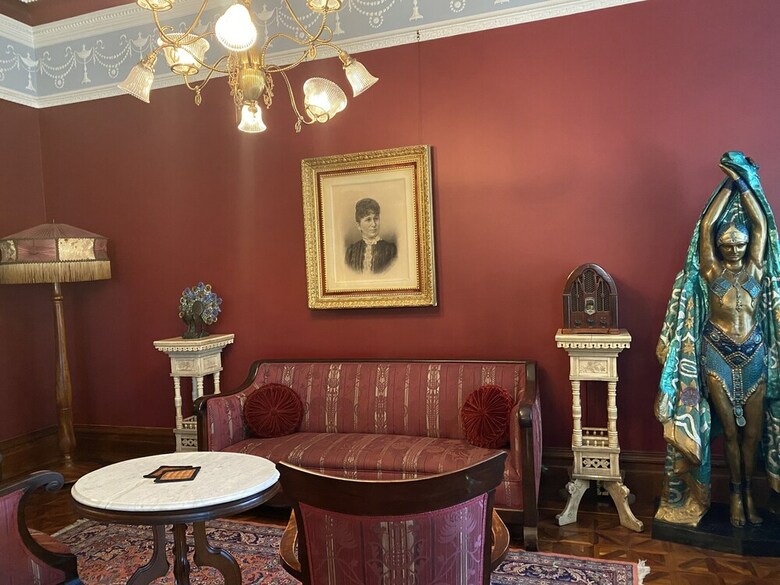 Chateau Tivoli Bed And Breakfast