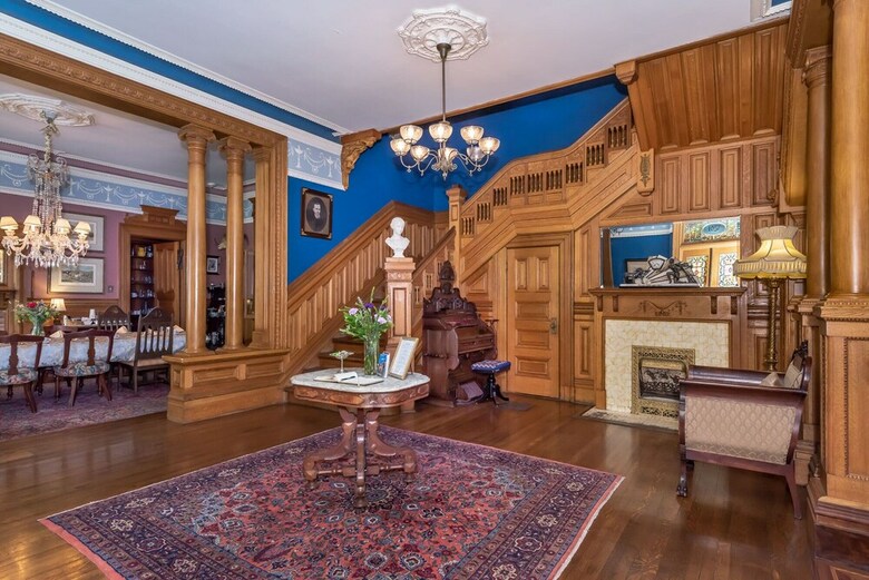 Chateau Tivoli Bed And Breakfast