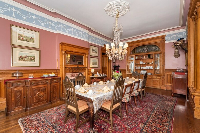 Chateau Tivoli Bed And Breakfast