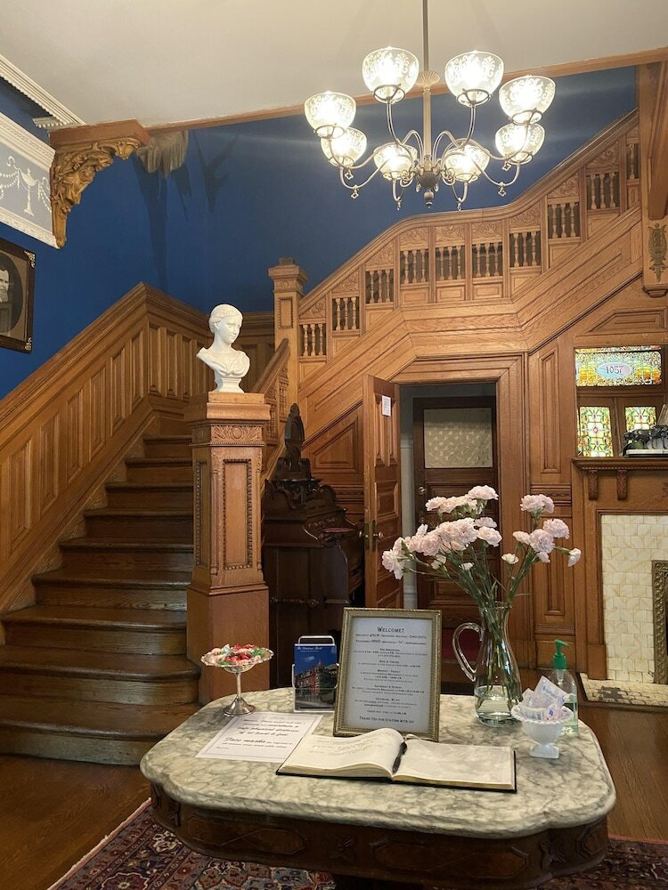 Chateau Tivoli Bed And Breakfast