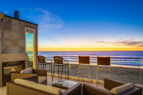 Full Floor Ocean Front Penthouse, Wrap Around Deck, AC