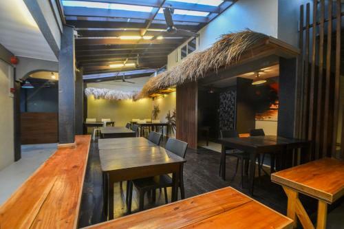 Island Nook Hotel