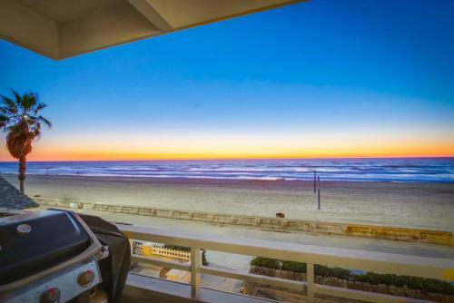 Premier Ocean Front, Entire 2nd Level, AC